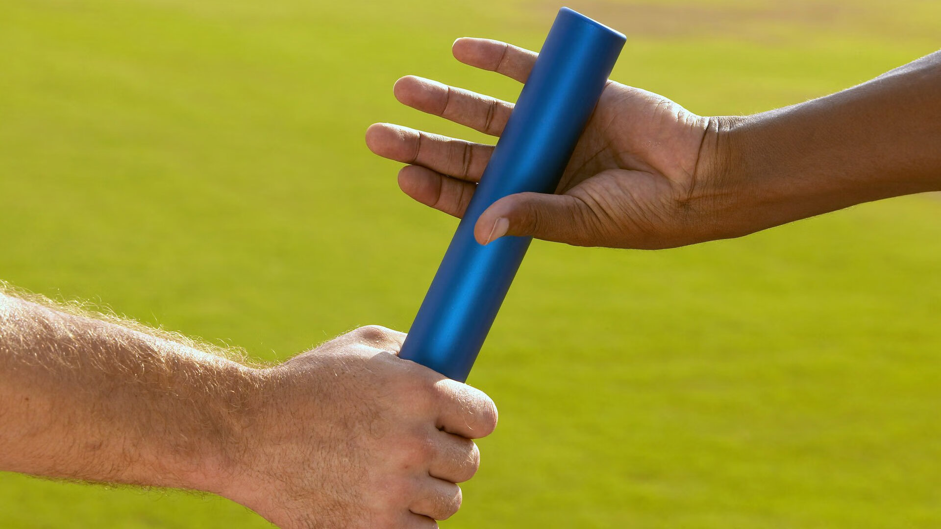 图卢兹通过快速边路传中形成威胁，图卢兹insa