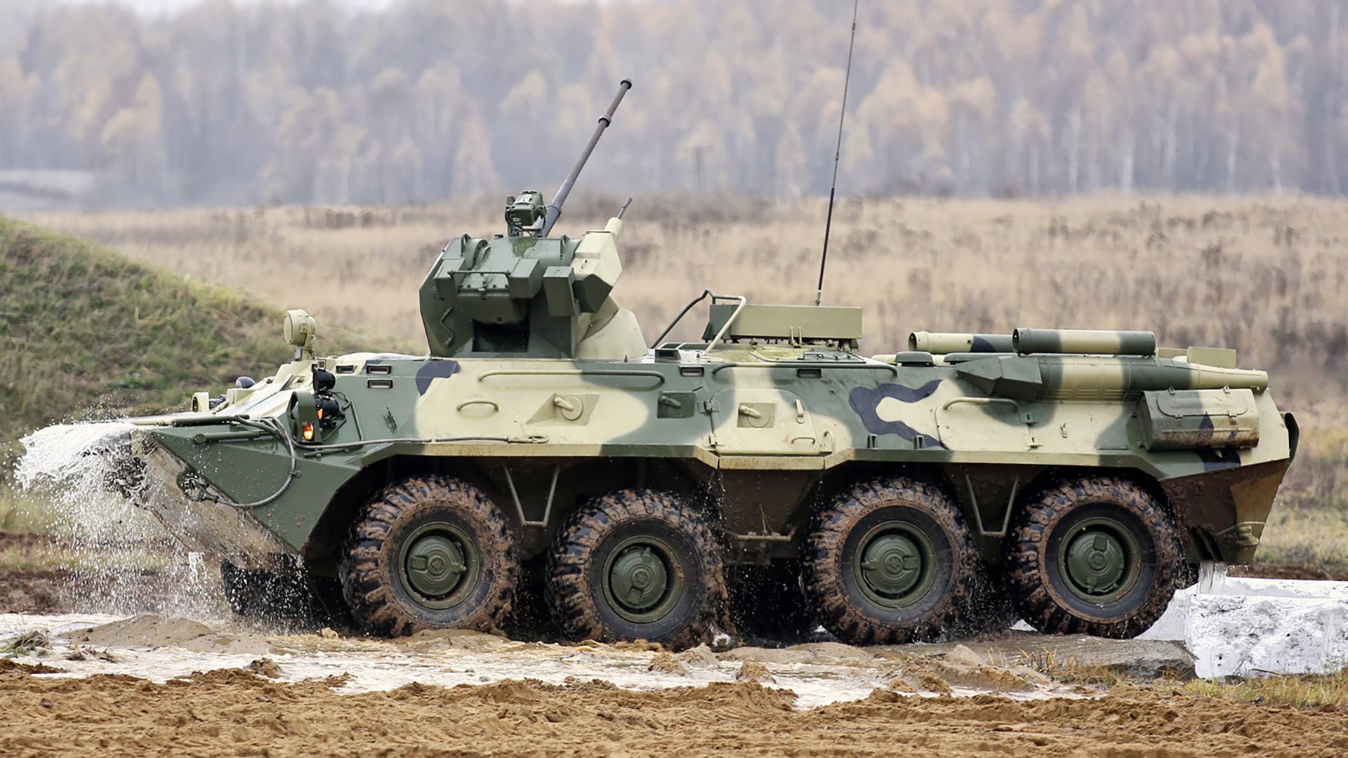 图卢兹通过快速边路传中形成威胁，图卢兹insa