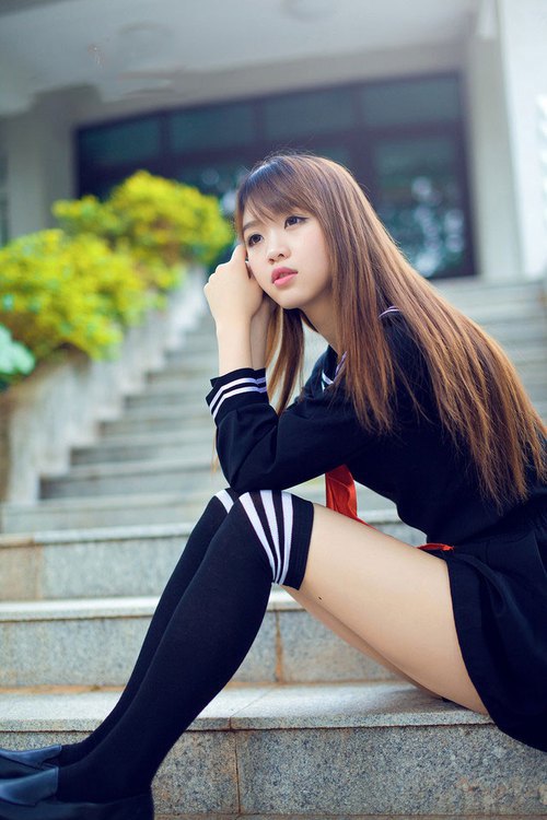 东契奇三分线外连续命中带动独行侠反超，东契奇三分造犯规